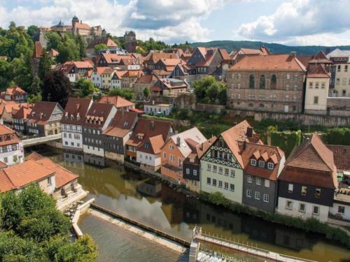 a view of a town with a river and buildings at Ferienhaus mit Garten in Weißenbrunn in Weißenbrunn
