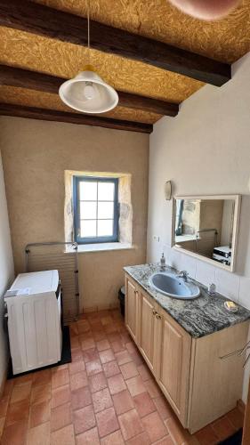 a bathroom with a sink and a mirror at Gîte de charme - 30 min de la Mer & Puy du Fo in Belleville-sur-Vie