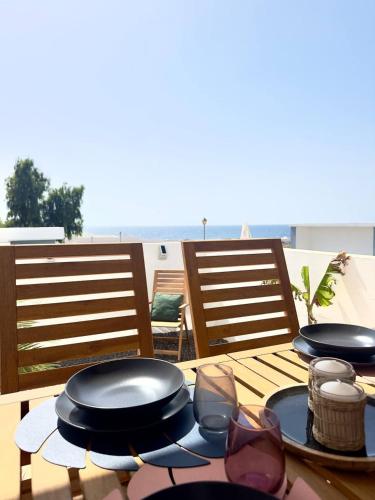 a table with plates and glasses on top of it at El beso del mar in Costa de Antigua