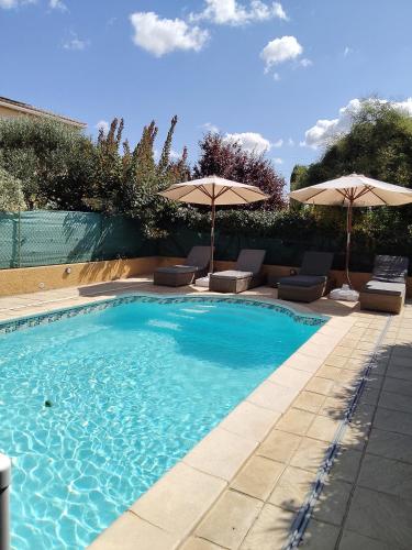 Havre de paix au cœur du Sud appartement cosy climatisé piscine privée entre mer et trésors du Languedoc