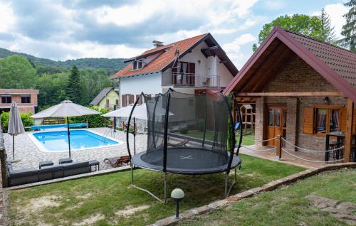 Awesome Home In Novo Zvecevo With Sauna
