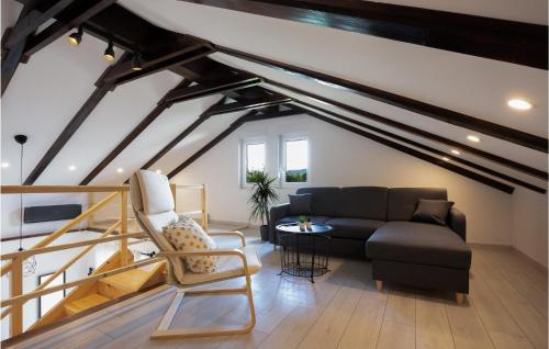 Χώρος καθιστικού στο Lovely Home In Slunj With Wifi