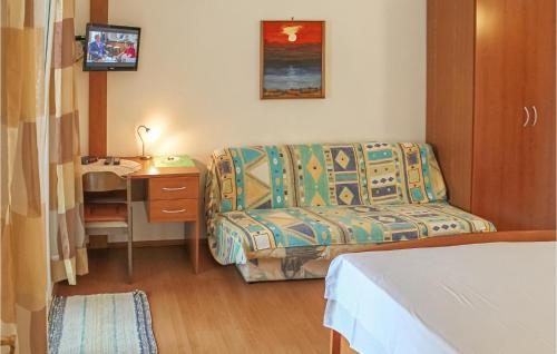 Postel nebo postele na pokoji v ubytování Beautiful Apartment In Podgora