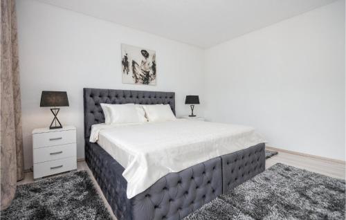 a bedroom with a large bed with white sheets at Lovely Home In Podbablje Gornje in Podbablje