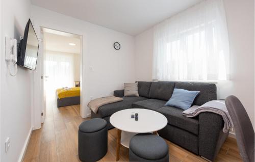 Lovely Apartment In Zadar With Wifi
