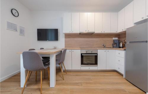 Lovely Apartment In Zadar