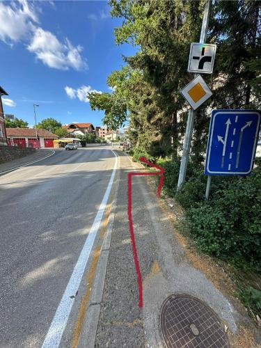 GradačacにあるStan na Dan Gradacacの道路赤線の空通り