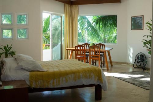 Postel nebo postele na pokoji v ubytování Departamentos y cabañas a pie de playa -Baraka Beach Club