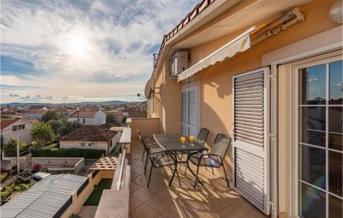 Cozy Apartment In Zadar With Wifi