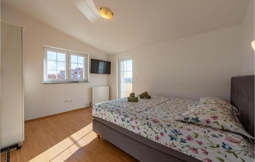 Cozy Apartment In Zadar With Wifi
