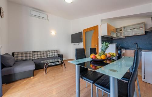Cozy Apartment In Zadar With Wifi