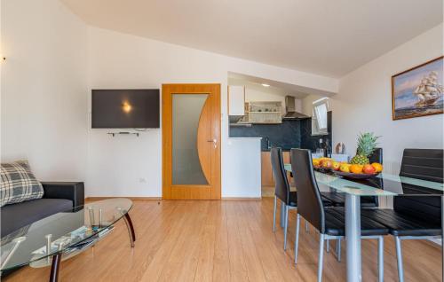 Cozy Apartment In Zadar With Wifi