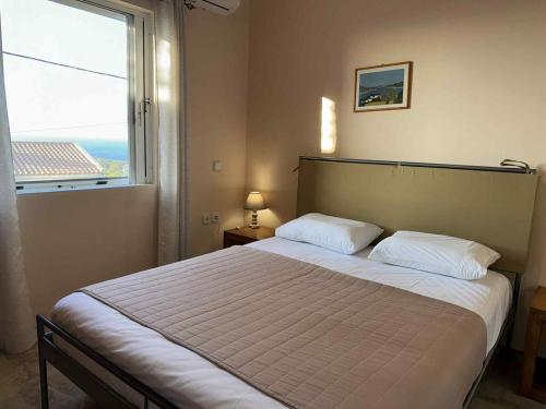 Postel nebo postele na pokoji v ubytování Plaka Serenity