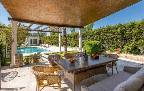 Πισίνα στο ή κοντά στο Stunning Home In Solin With Wifi