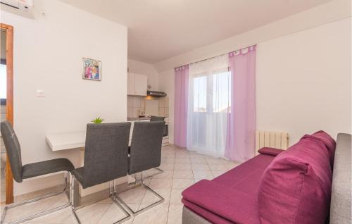Posezení v ubytování Apartment Biograd With Lake View 08
