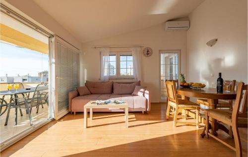 Cozy Apartment In Zadar With Wifi