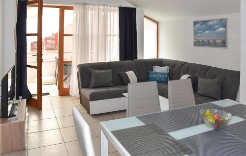 Cozy Apartment In Biograd Na Moru With Wifi