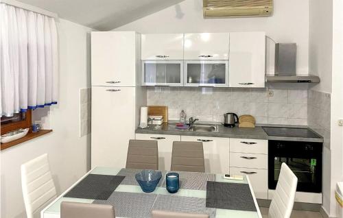 Cozy Apartment In Biograd Na Moru With Wifi