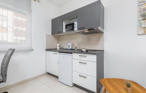 Nice Apartment In Pula With Wifi