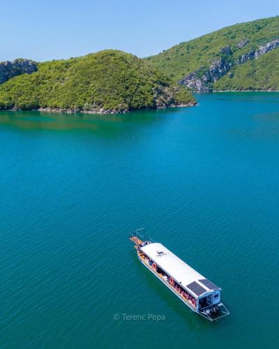 a boat in the middle of a large body of water at 446 Tiny House Shirokë in Široka