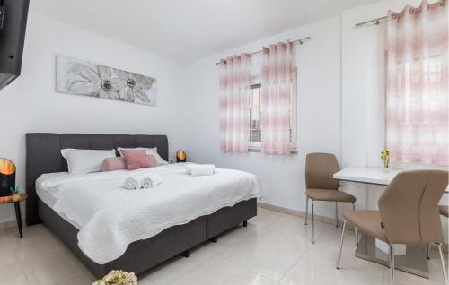 Beautiful Apartment In Pula With Wifi