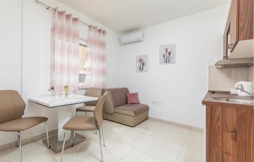 Awesome Apartment In Pula With Wifi