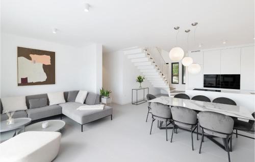 Amazing Home In Dramalj