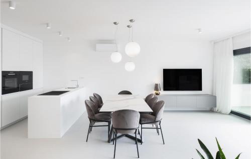 Amazing Home In Dramalj