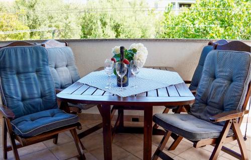 2 Bedroom Lovely Apartment In Rovinj