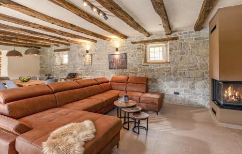 Χώρος καθιστικού στο Nice Home In Buzet With Kitchen