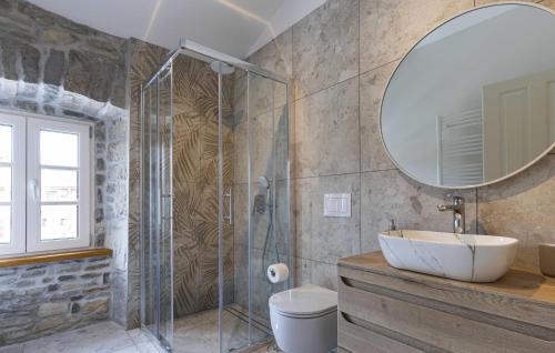 Ένα μπάνιο στο Nice Home In Buzet With Kitchen