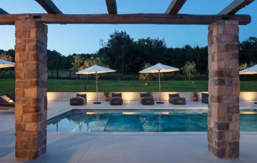 Πισίνα στο ή κοντά στο Lovely Home In Boljun With Sauna