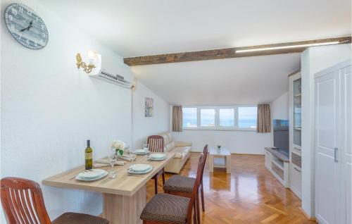 1 Bedroom Awesome Apartment In Malinska