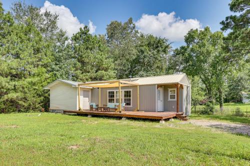 Fotografie z fotogalerie ubytování 5 Mi to Lake Ouachita Peaceful Cabin Retreat v destinaci Royal