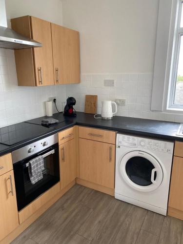 a kitchen with a dishwasher and a washing machine at Glen Mhor - Beautiful two bedroom apartment Dunfermline in Townhill