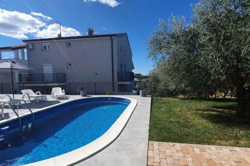 Bazén v ubytovaní Apartments in Porec - Istrien 40228 alebo v jeho blízkosti