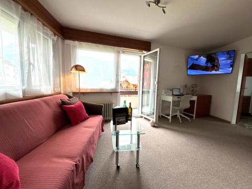 Bright apartment close to center