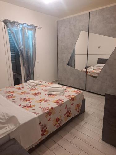a bedroom with a bed and a large mirror at Kevin ' s house in Posada