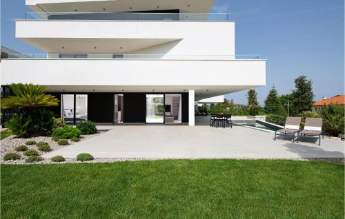 Stunning Apartment In Malinska