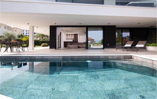 Stunning Apartment In Malinska