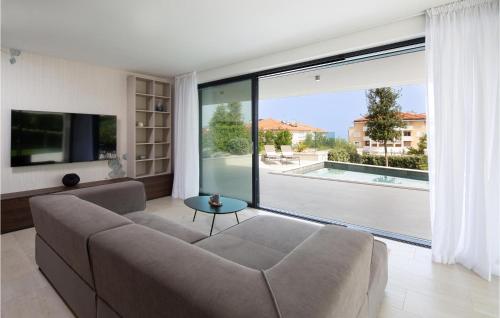 Stunning Apartment In Malinska