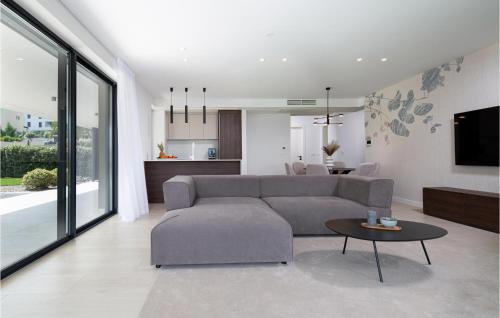Stunning Apartment In Malinska