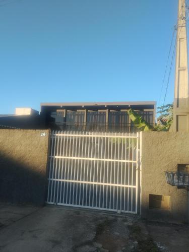 a white gate in front of a building at Pousada Mar e Chaves in Penha