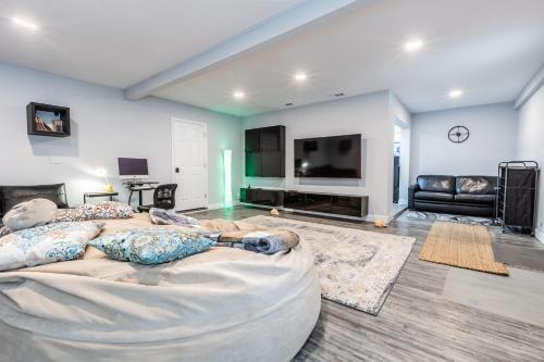 a bedroom with a large bed and a flat screen tv at Roosevelt Inn in Jacksonville