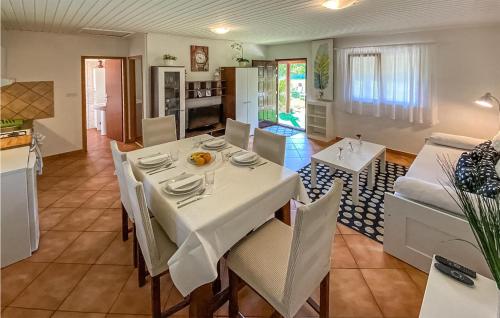 Kuchyň nebo kuchyňský kout v ubytování Holiday Home Barban 51
