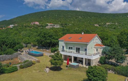 6 Bedroom Nice Home In Svib