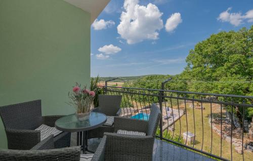 Μπαλκόνι ή βεράντα στο 6 Bedroom Nice Home In Svib