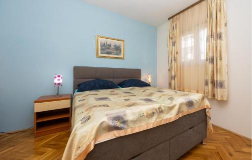 Awesome Apartment In Okrug Gornji