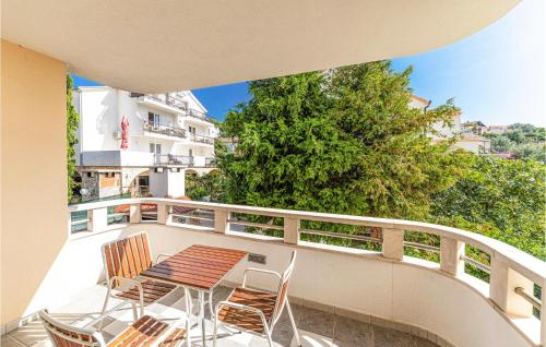 Awesome Apartment In Okrug Gornji