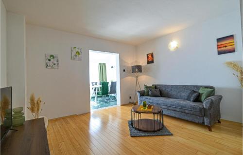 Lovely Apartment In Okrug Gornji With Wifi